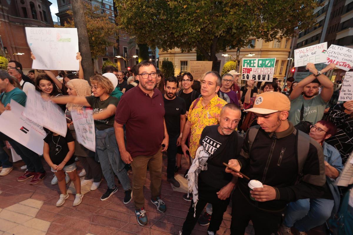 Decenas de personas muestran su apoyo al pueblo palestino en una ...