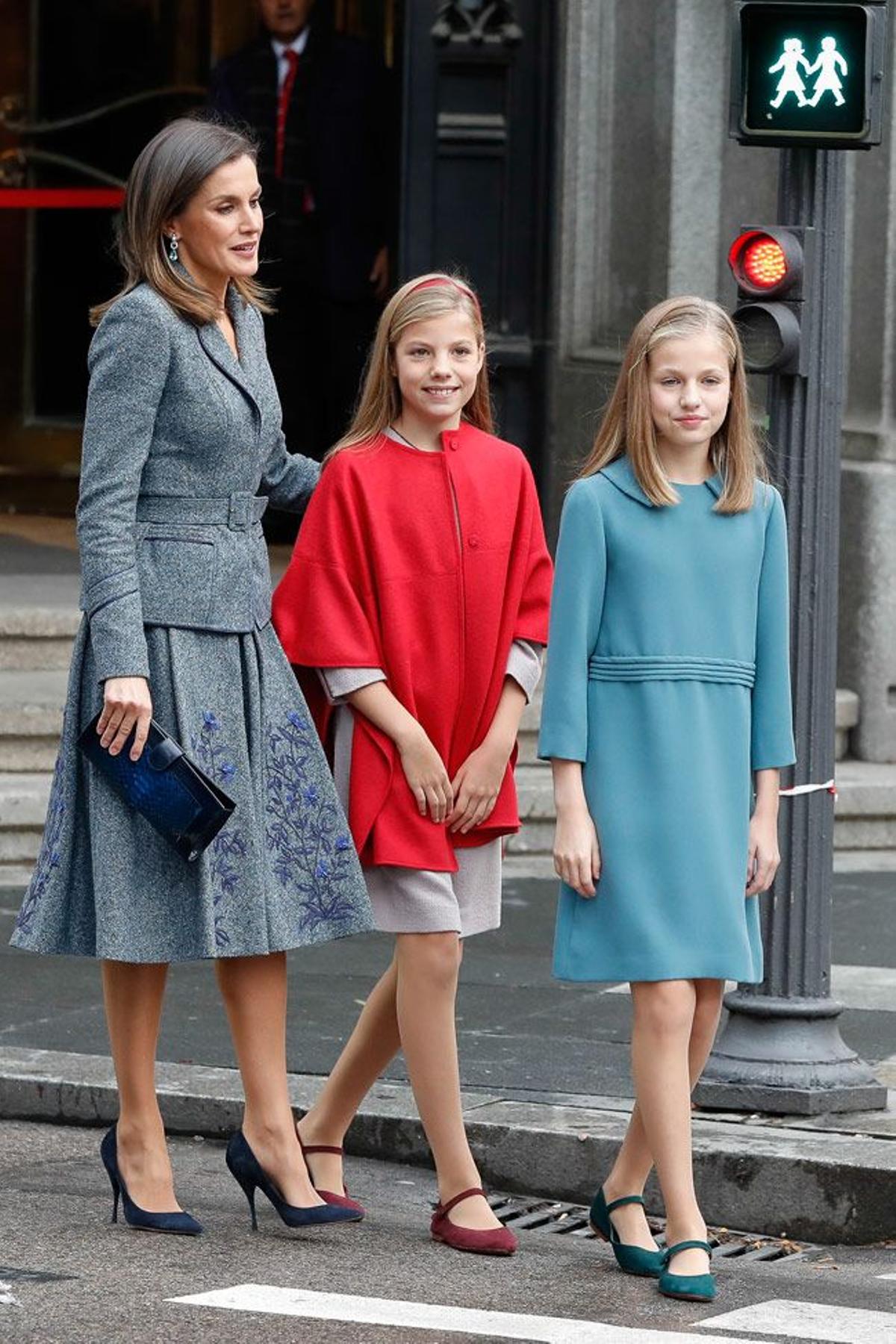 Letizia Ortiz junto a Leonor y Sofía