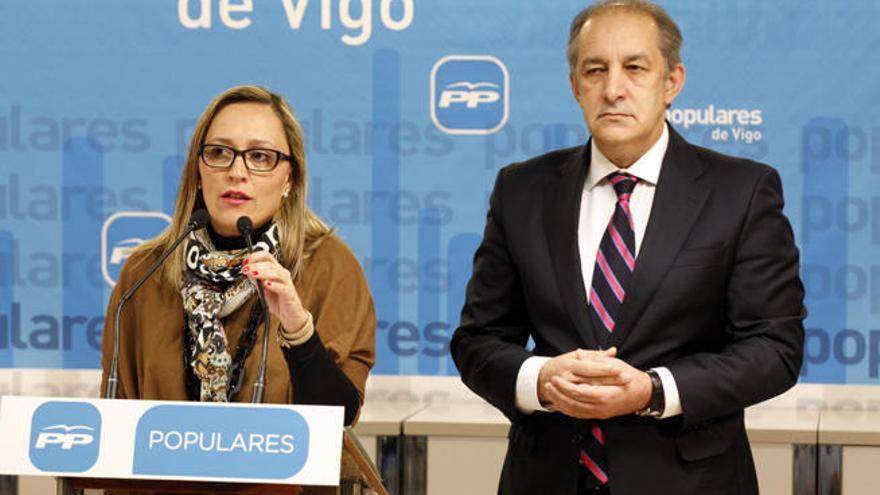 Elena Muñoz junto a José Manuel Figueroa en la sede del PP en Vigo // J. Lores