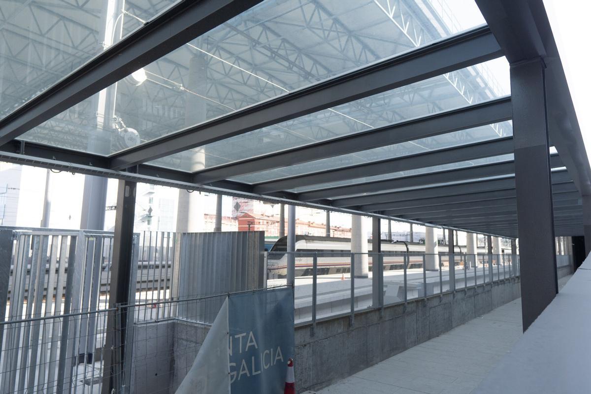 La nueva estación de tren de A Coruña encara la recta final de sus obras, que el Administrador de Infraestructuras Ferroviarias (Adif) prevé terminar a finales de año. La nueva estación de tren de A Coruña encara la recta final de sus obras, que el Administrador de Infraestructuras Ferroviarias (Adif) prevé terminar a finales de año.