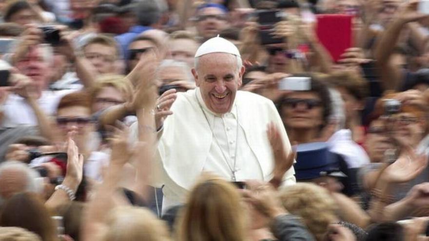 El Papa prefiere acercarse a la gente que gozar de una seguridad absoluta