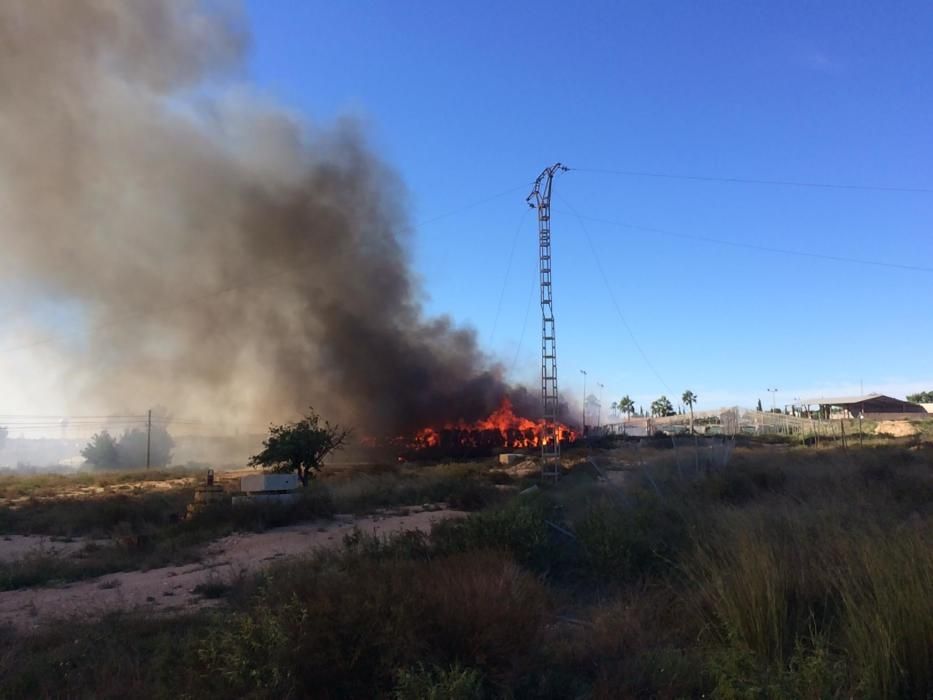 El incendio ha obligado a cortar la N-340