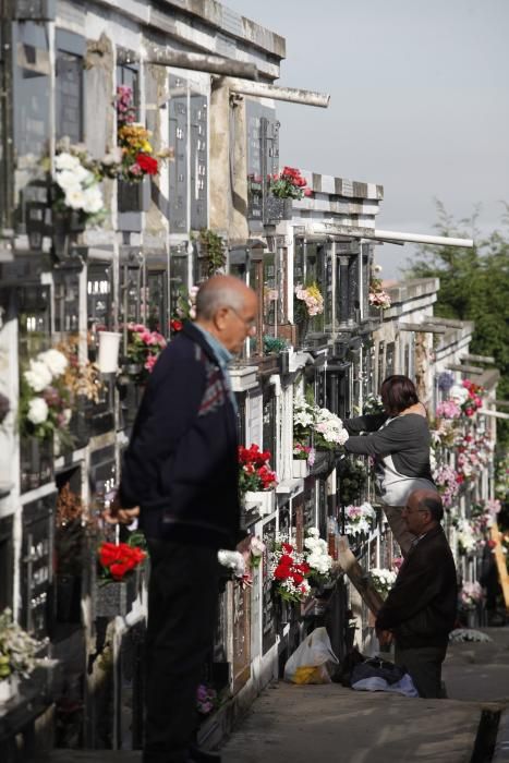 Día de Difuntos en el cementerio de Ceares, Gijón