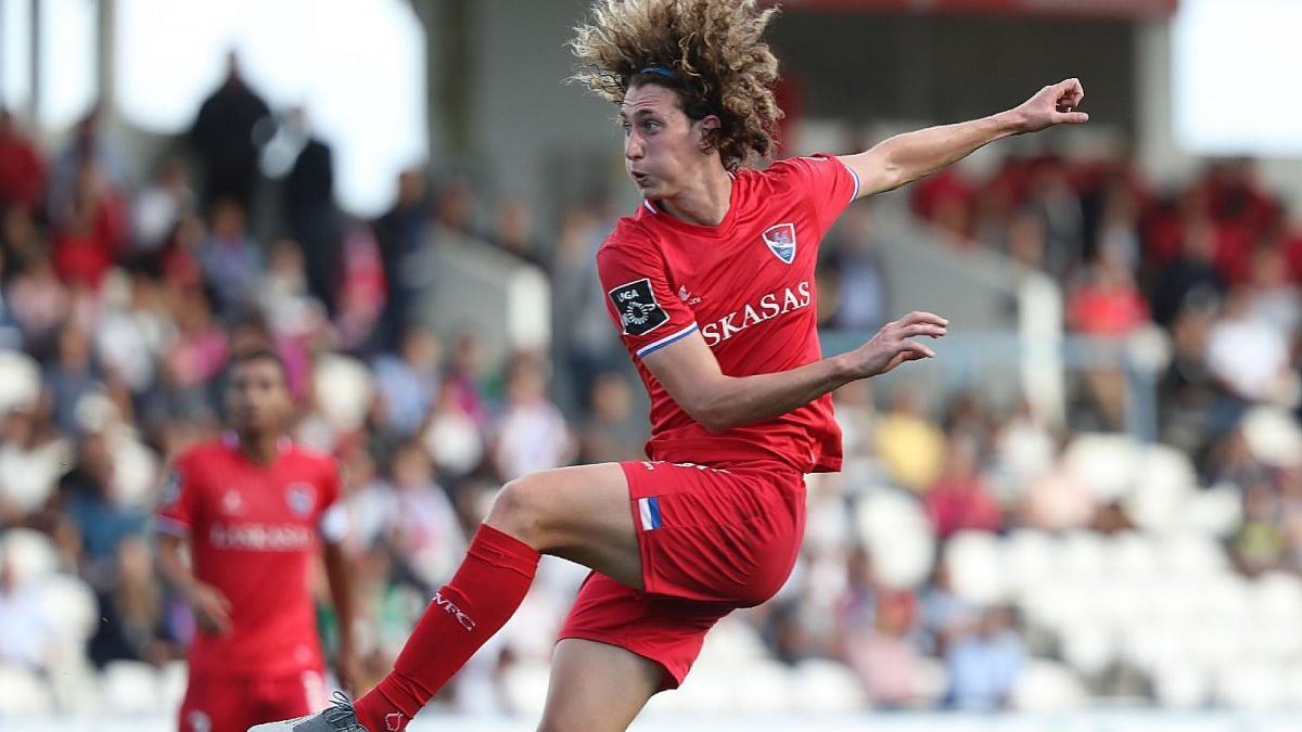 Kraev intenta un remate en un partido con el Gil Vicente luso.