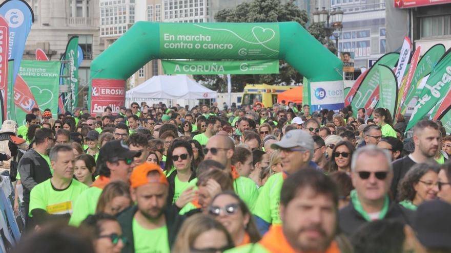 Más de 2.500 coruñeses salen a la calle en una &#039;andaina solidaria&#039; de 5 km contra el cáncer