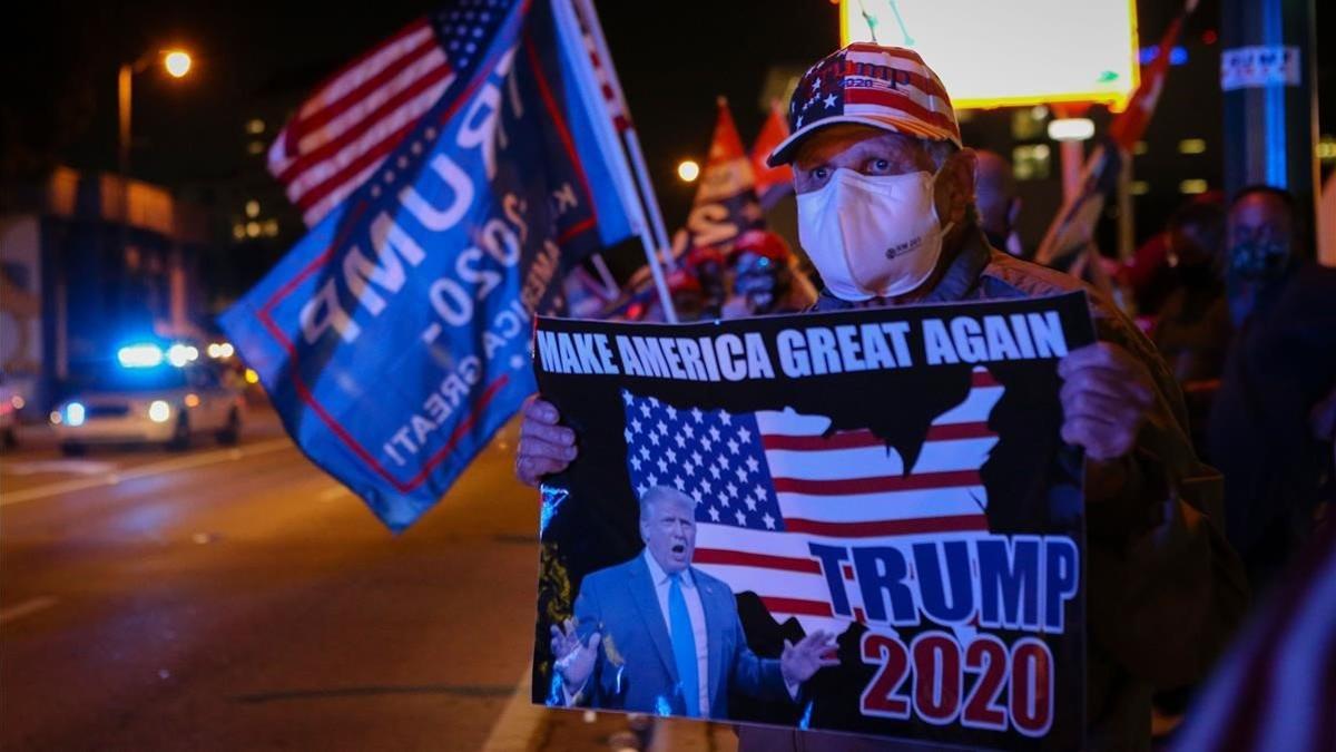 zentauroepp55744052 supporters of us president donald trump rally in front of cu201104015825