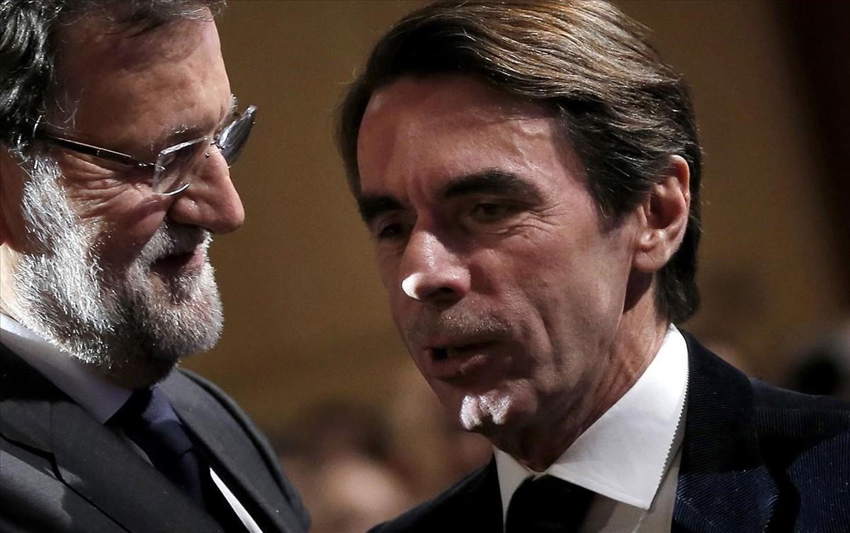 Aznar, junto a Rajoy, en la convención del PP del 2015.