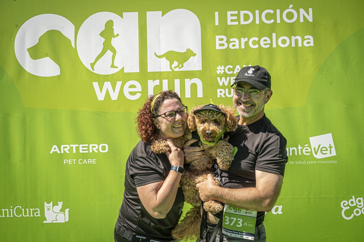 CAN WE RUN BARCELONA. La carrera organizada por Prensa Ibérica y El Periódico de Catalunya con la colaboración de Sport ,  donde las personas y sus mascotas perrunas corren en familia