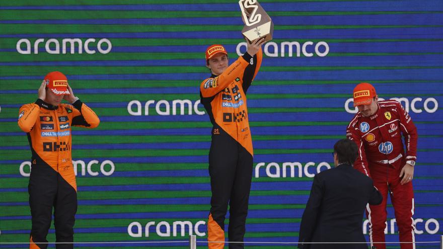 Piastri brilla en Barcelona, Alonso puntúa y Verstappen se desquicia