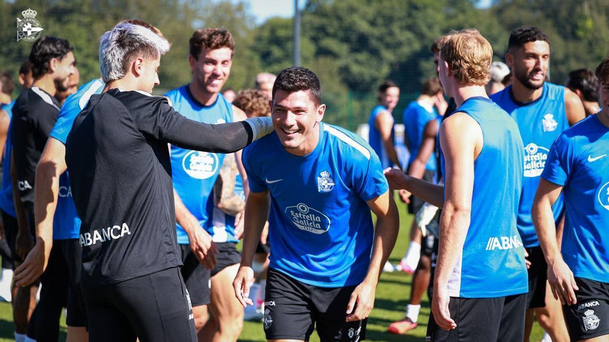 Miguel Loureiro, con el resto de compañeros en el entrenamiento del Deportivo.