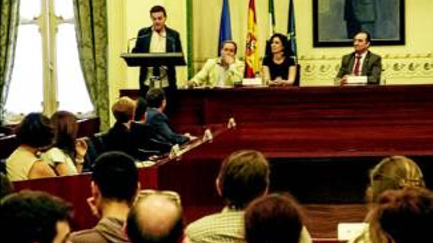 Valentín Cortés insiste en pedir a la Junta el traspaso de los dos conservatorios