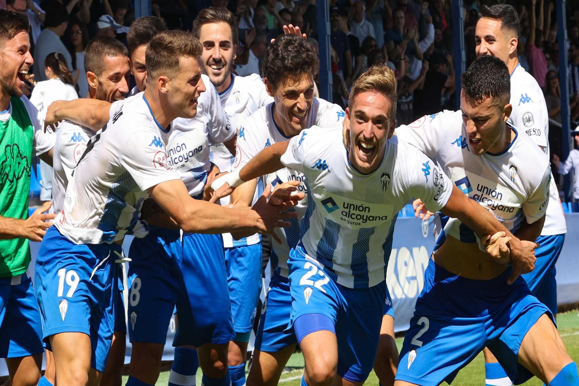 Remontada de líder del Alcoyano (2-1)