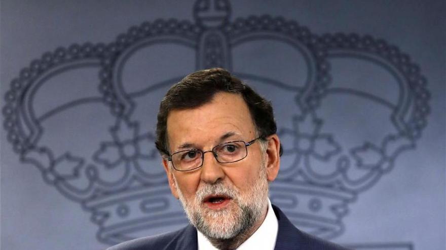 Rajoy respalda a Cospedal y expresa su reconocimiento a las familias del Yak-42