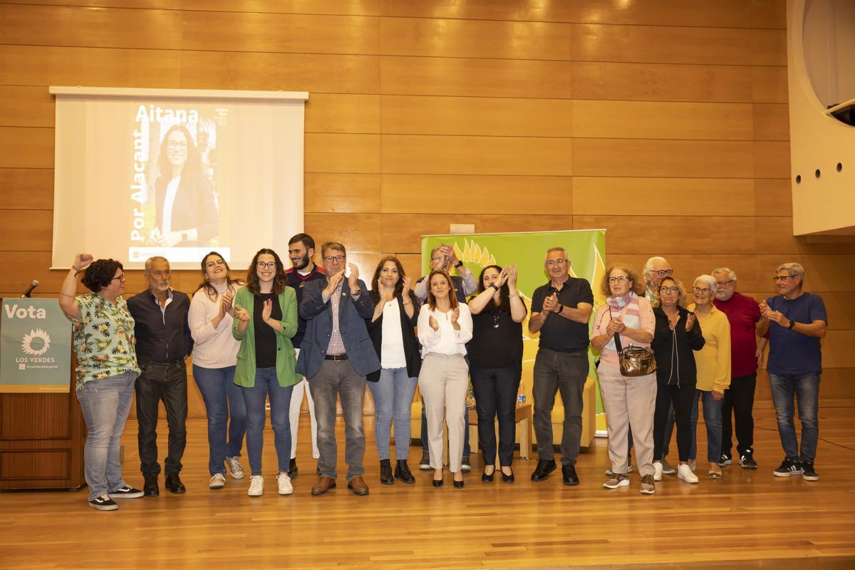 Acto electoral de Los Verdes en el Palacio de la Música de Torrevieja con los componentes de su lista