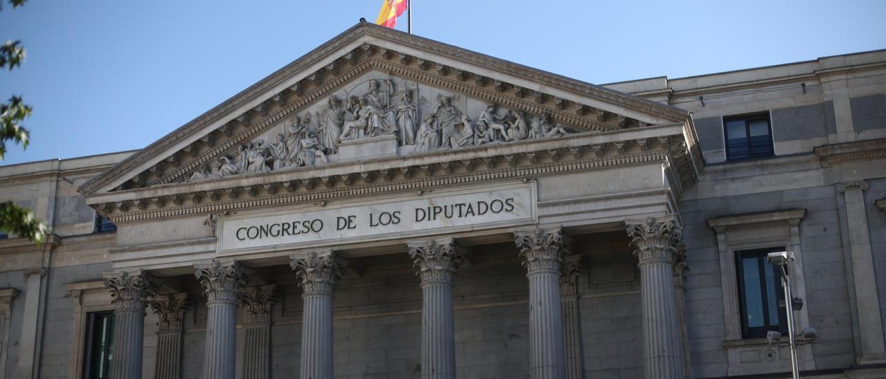 El PSOE reclama hoy conmemorar los 90 años de la Constitución de la República mientras el PP pide defender la vigente