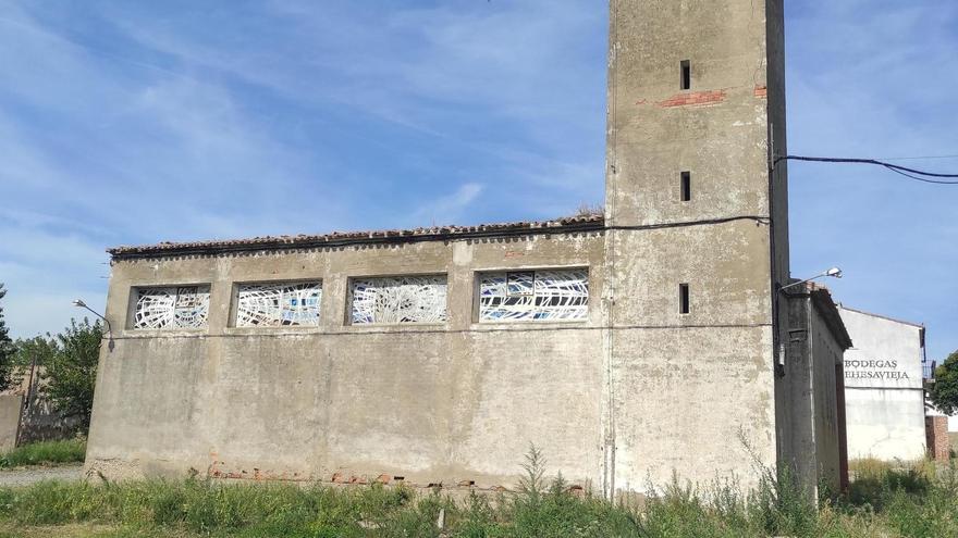 Templo-iglesia de Pajares de la Rivera, pueblo de colonización del franquismo en Cáceres.