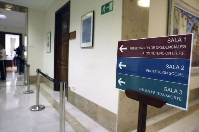 Los diputados electos llegan al Congreso para presentar sus credenciales