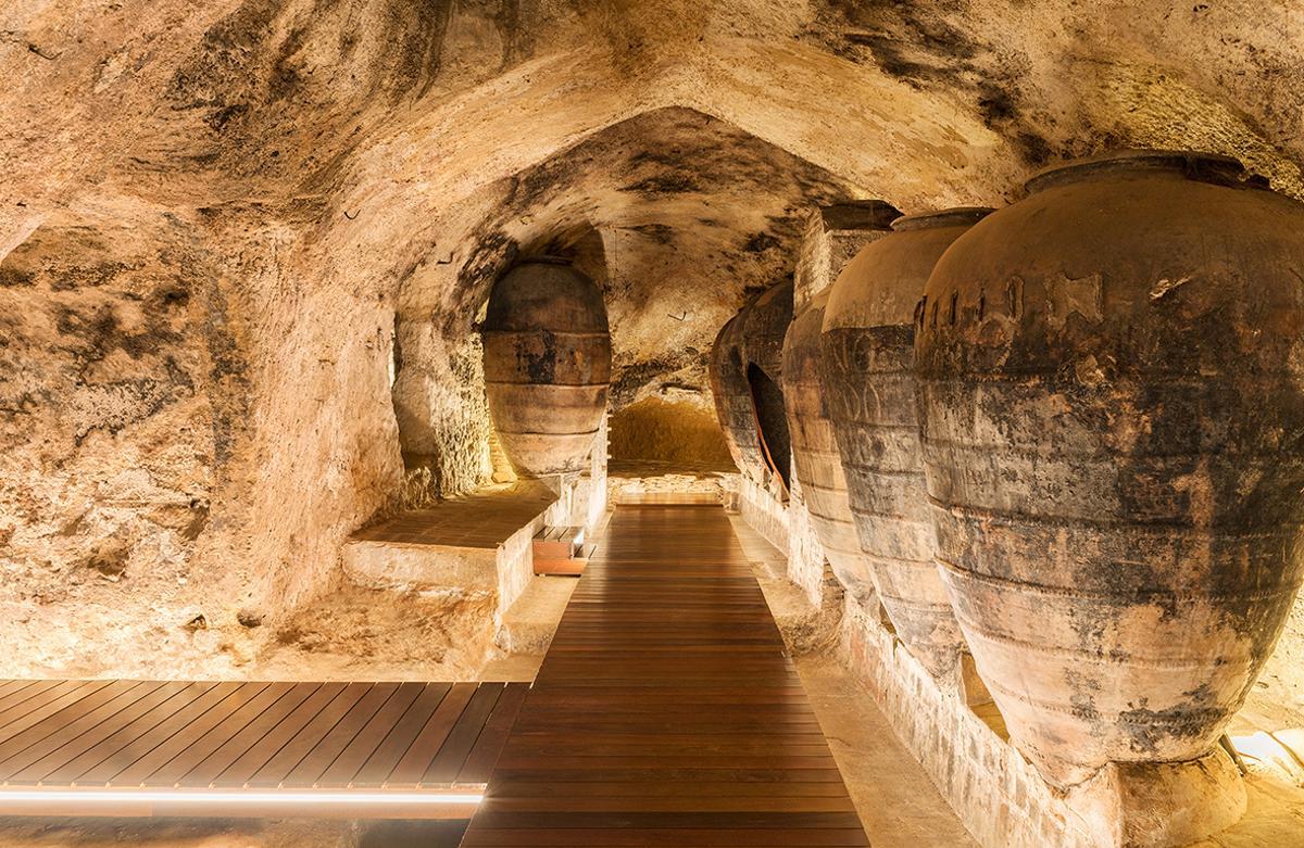 Las bodegas subterráneas en Utiel, uno de los atractivos en Fitur.