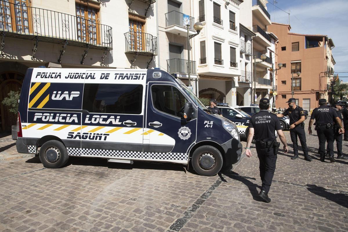 Agentes de la Policía Local de Sagunt, en una imagen de archivo.