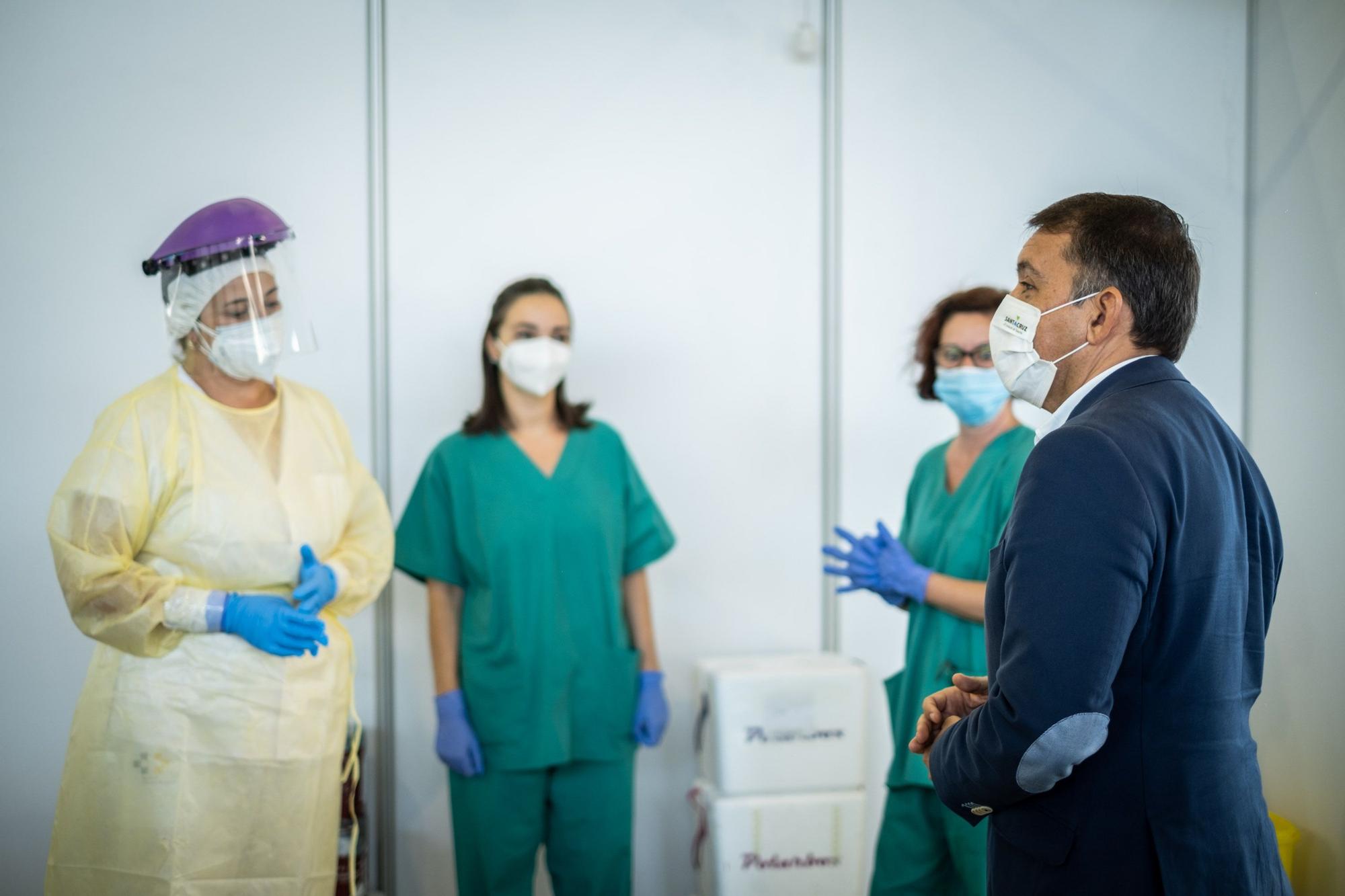 Toma de muestras de Covid-19 en el recinto ferial de Santa Cruz de Tenerife