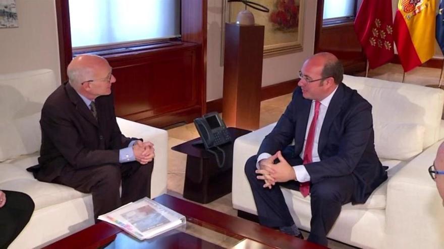 Pedro Antonio Sánchez, con el embajador de Canadá Matthew Levin