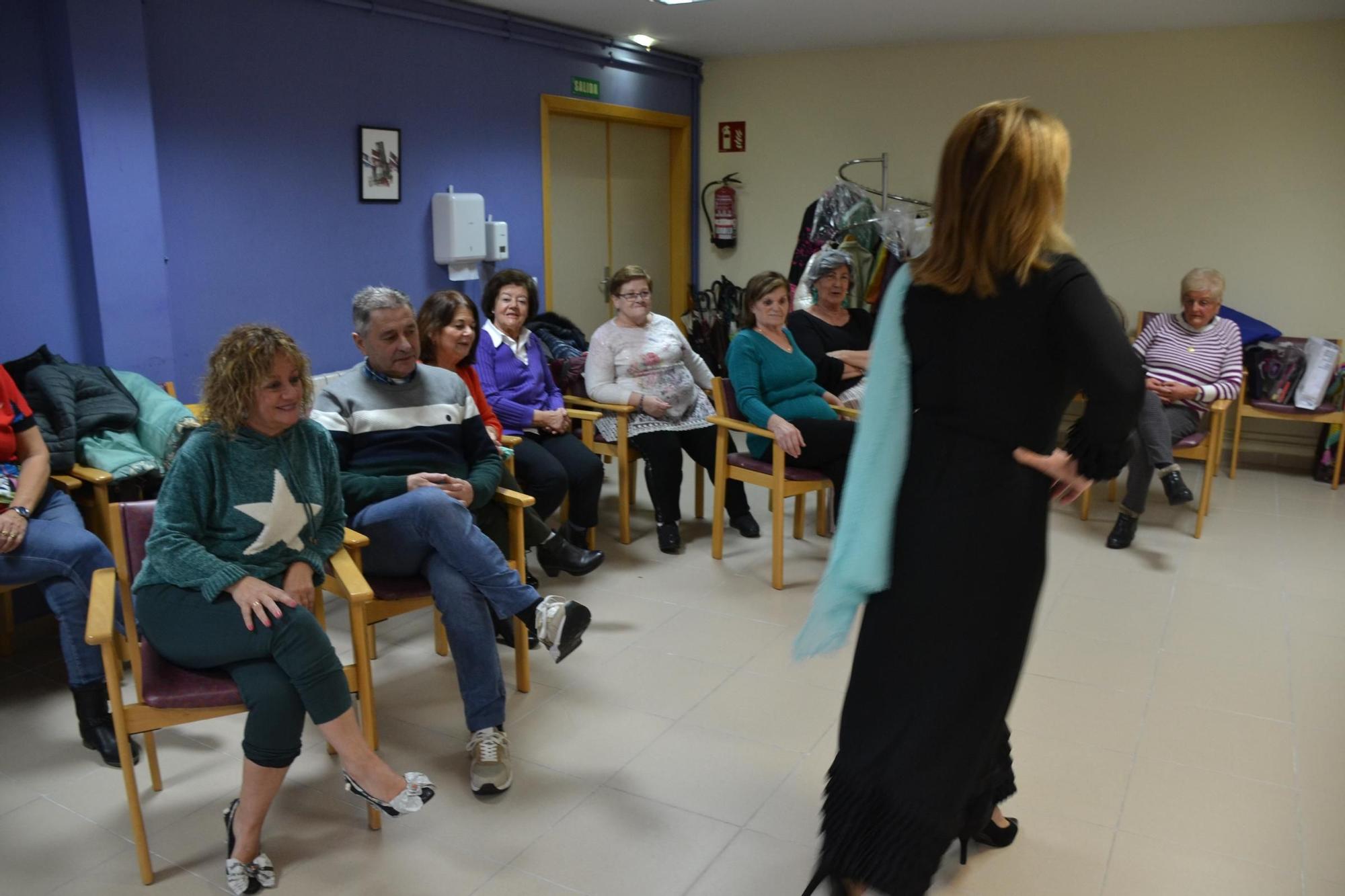 Preparativos del desfile de mayores en Lugones