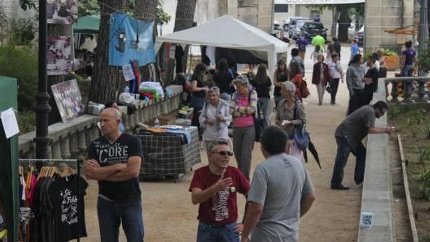 La Fira d´Entitats i Productes Autòctons estaba instalada a la entrada del parque de Villa Rosario.