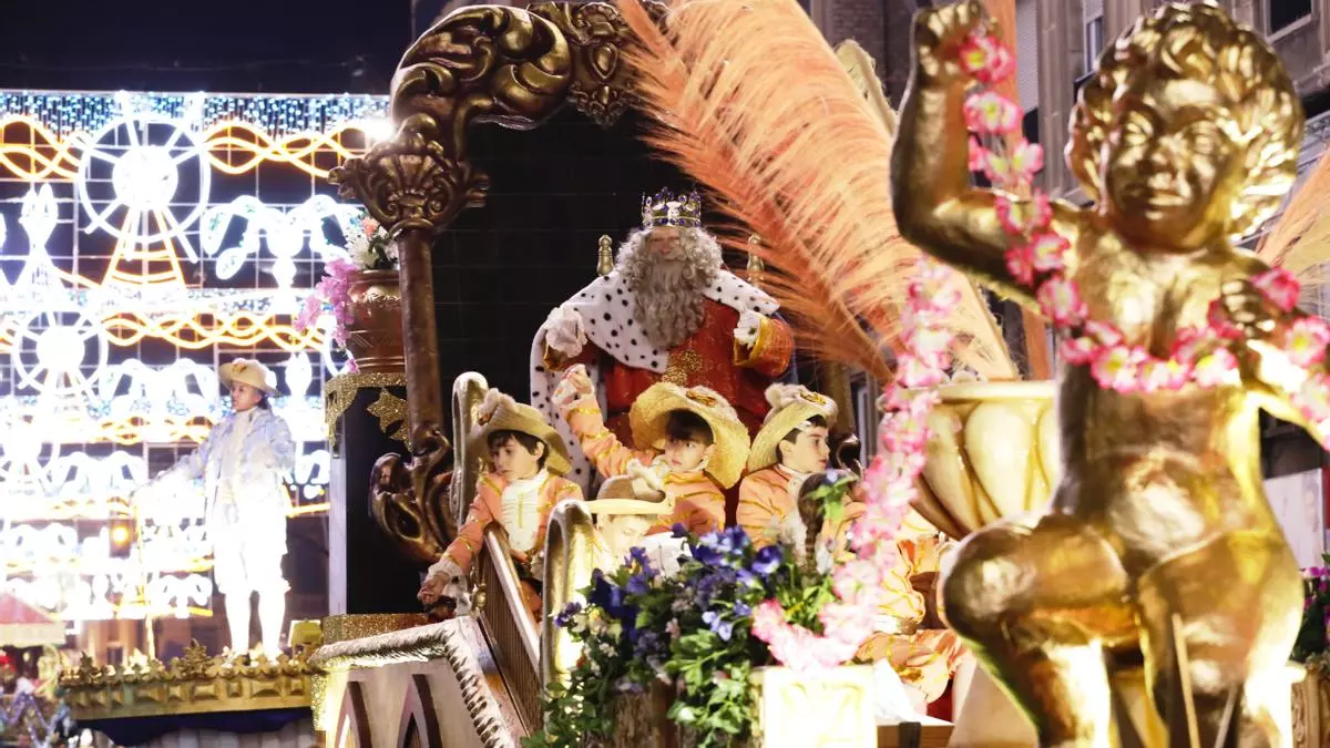 Los Reyes instalarán en el Malecón su campamento a la espera de ver si habrá o no Cabalgata