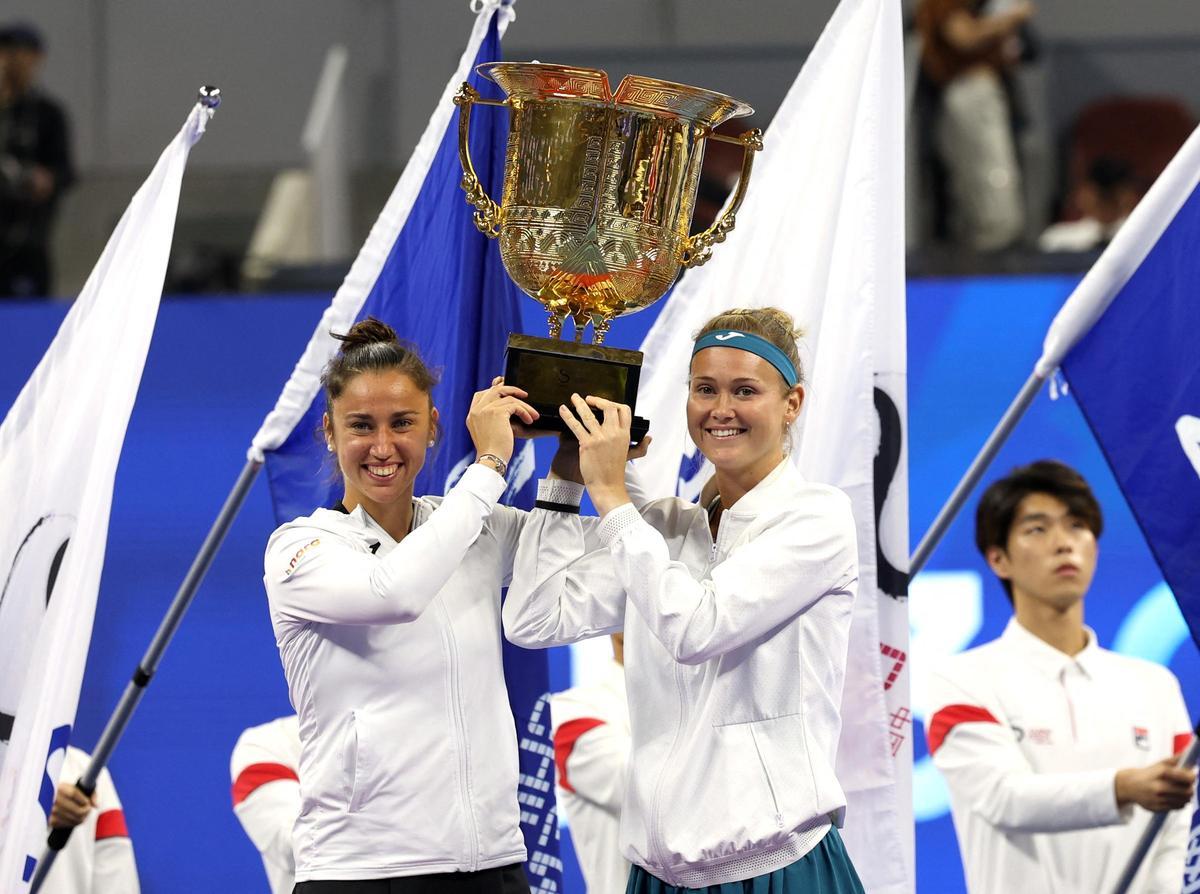 Sara Sorribes y su primer título WTA 1000 de dobles con Bouzkova en Pekín