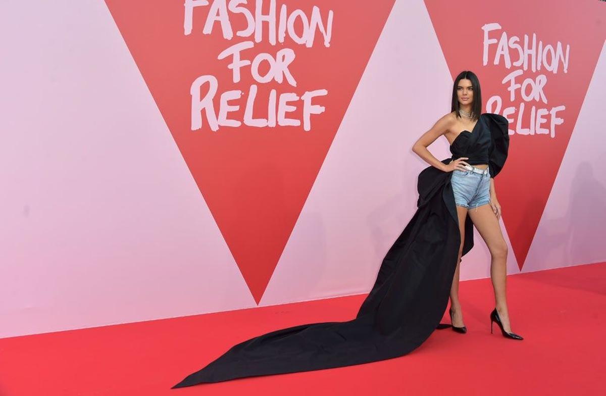 Kendall Jenner con camiseta con cola