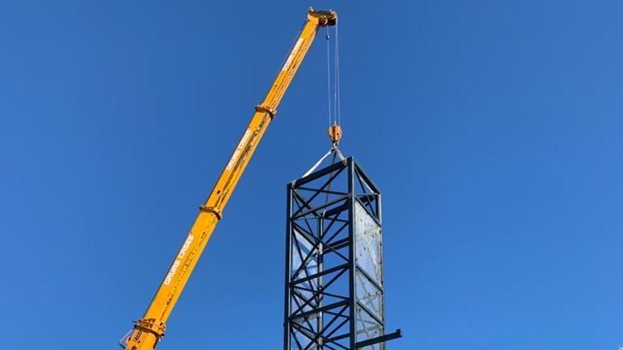 El ascensor que unirá el centro urbano de Guardamar con un parking municipal funcionará en marzo