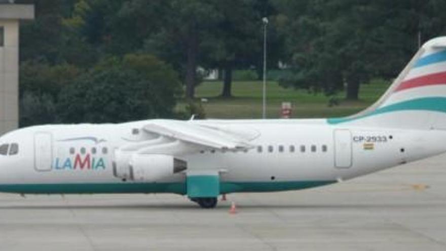 El avión siniestrado, en la zona de estacionamiento de Peinador. // ALF-Vigo