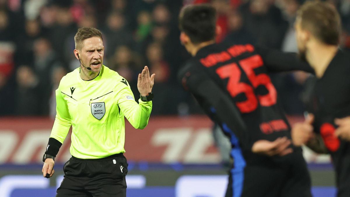 Espen Eskas arbitró el Estrella Roja - PSG