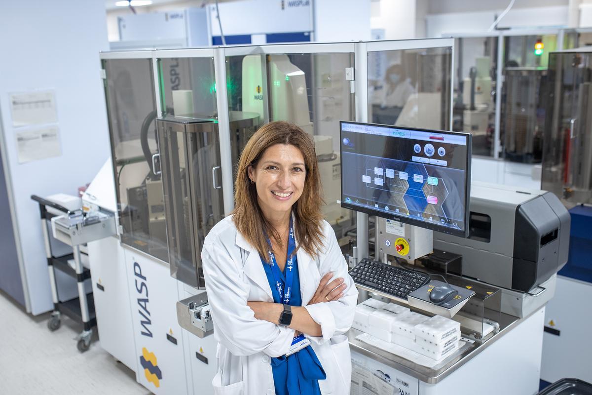 Doctora Nieves Larrosa, jefa clínica del servicio de Bacteriología y Micología del Vall d'Hebron.