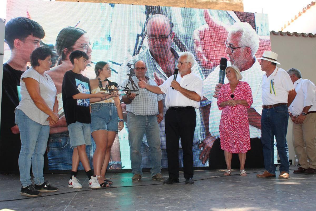 Reconocimiento a la familia de José Carlos Farfán.