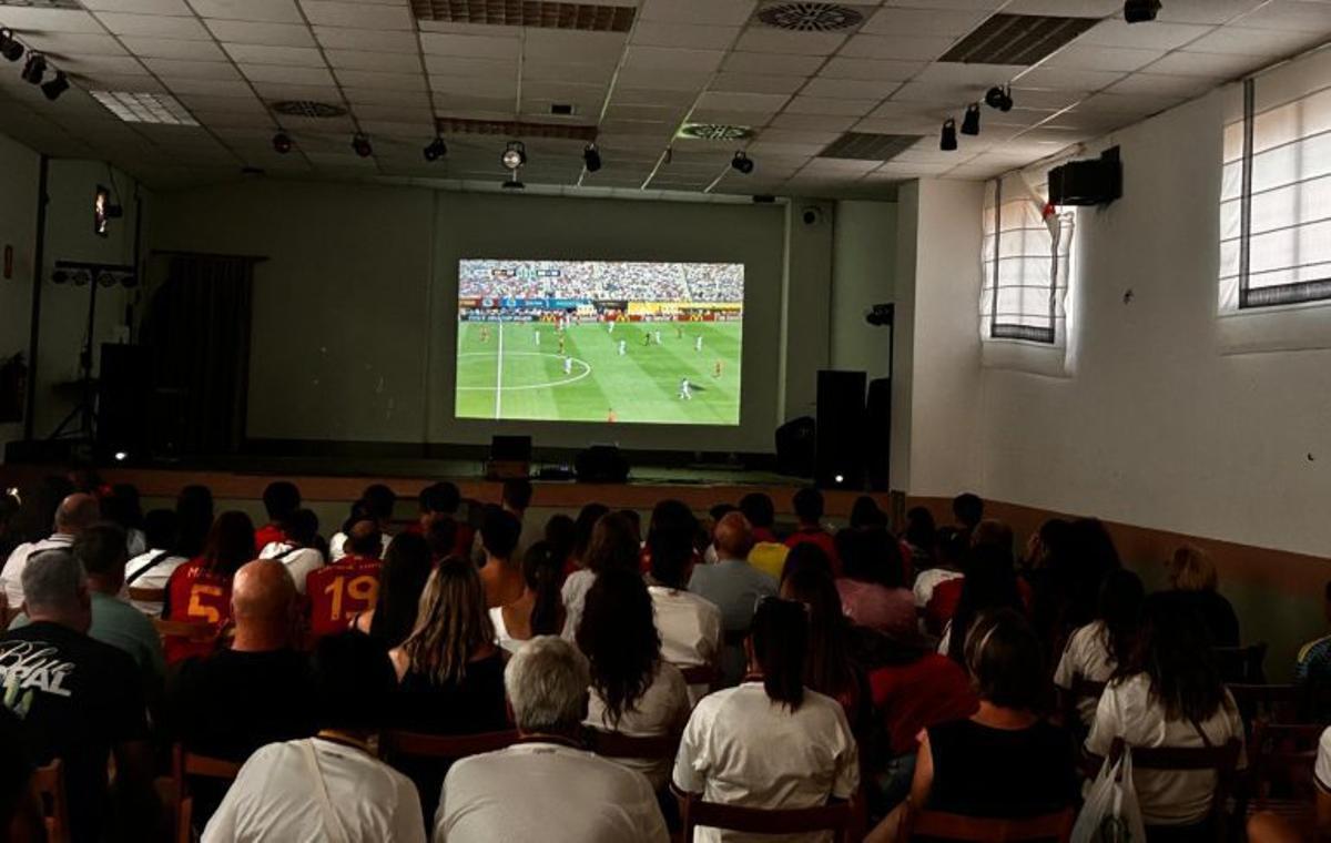 Los novillanos presenciaron la final del mundial de fútbol.