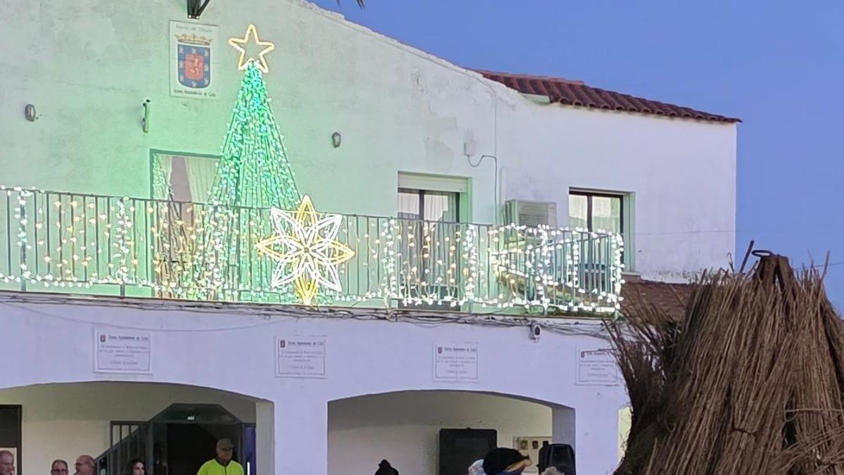 Decoración navideña en estos días en  Rincón del Obispo, pedanía de Coria.