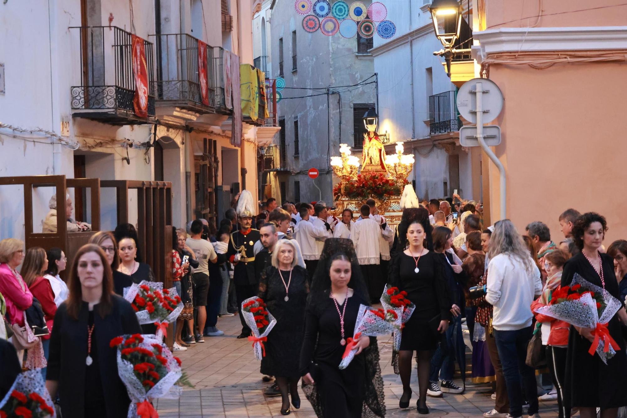 Galería de imágenes: Traslado y ofrenda de flores a Santa Quitèria en Almassora