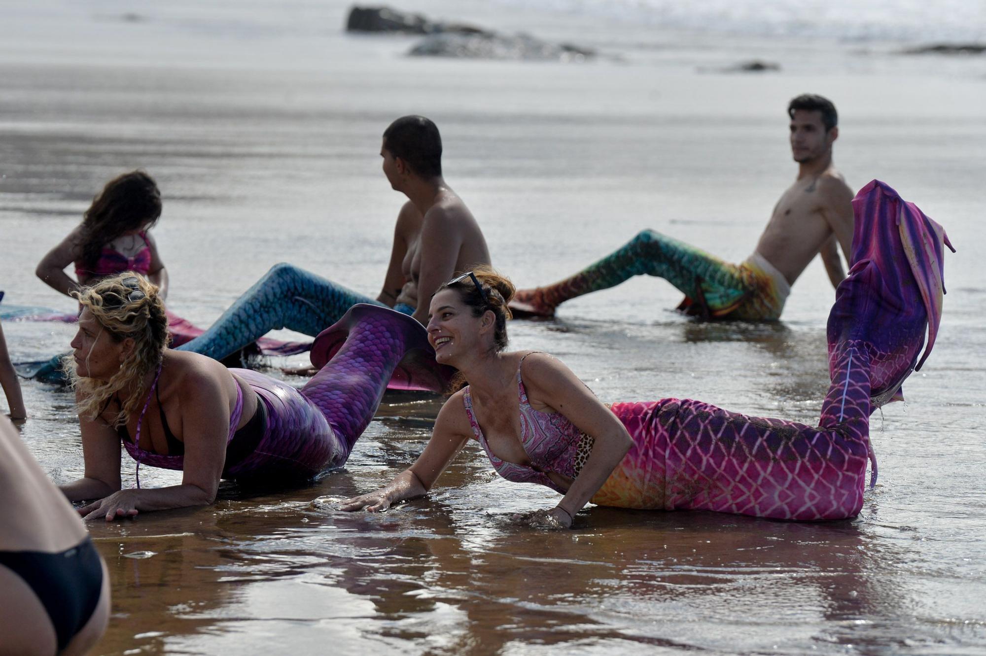 Actividades en la playa de Las Canteras de la primera escuela de sirenas y tritones de Gran Canaria (8/05/2021)