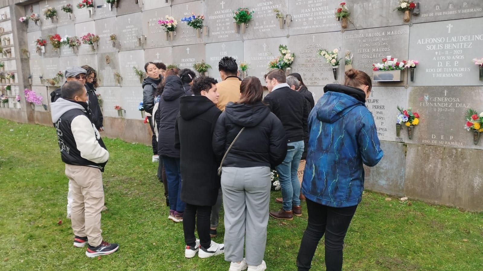 EN IMÁGENES: Familiares y amigos despiden a Leónidas Labord, el cuidador ecuatoriano apuñalado en La Corredoria