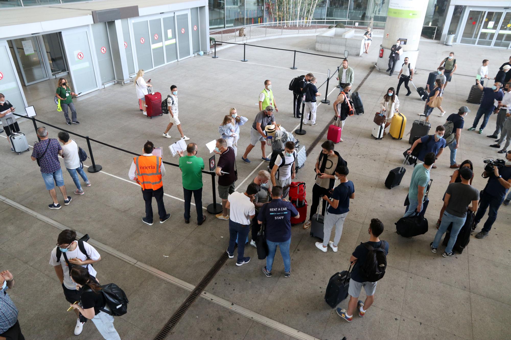 Llegada de turistas al aeropuerto de Málaga, el primer día de las vacaciones de verano de 2021