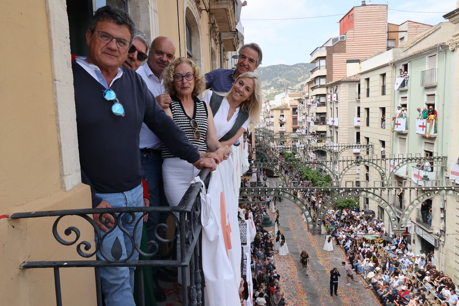 La redacción de INFORMACIÓN en Alcoy vive los Moros y Cristianos