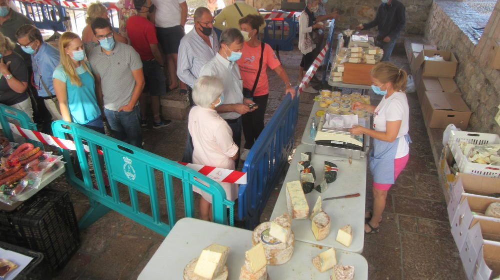 Ambiente en "la plaza" de Cangas de Onís.