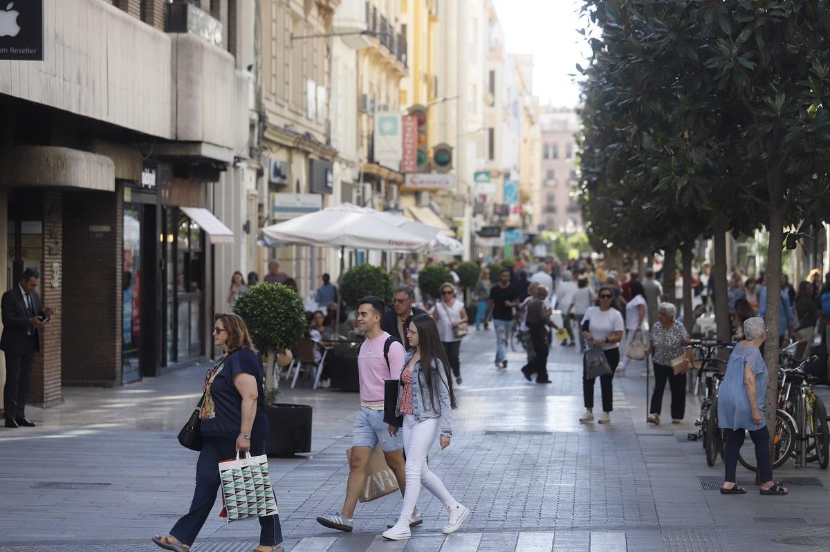 Calle Cruz Conde en Córdoba, una de las más comerciales de la ciudad.