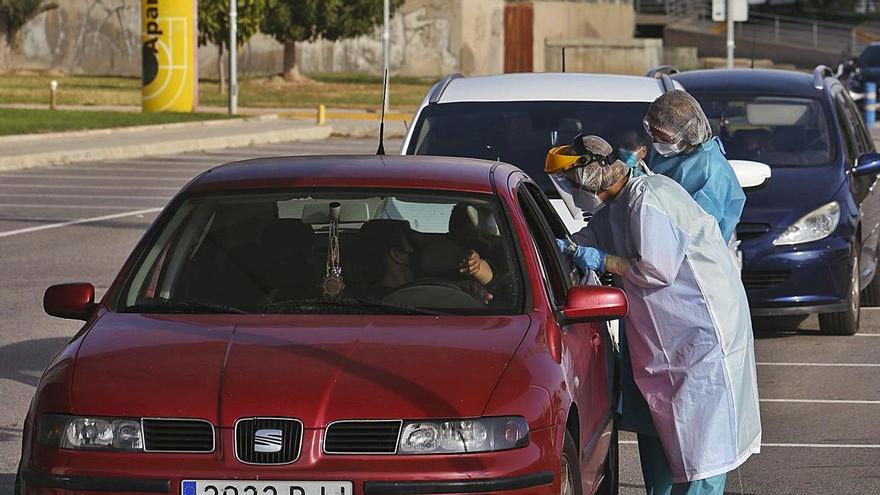 Carpa en el Hospital de Sant Joan donde hacen pruebas PCR a los escolares. |