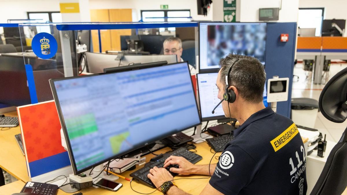 Un incendio en un taller de motocicletas deja un herido con quemaduras en Gran Canaria