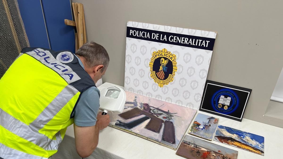 La Policía de la Generalitat interviene cuatro pinturas falsas que se ofrecían en una plataforma de compraventa online atribuidas a artistas de la talla de Pinazo y Hernández Mompó