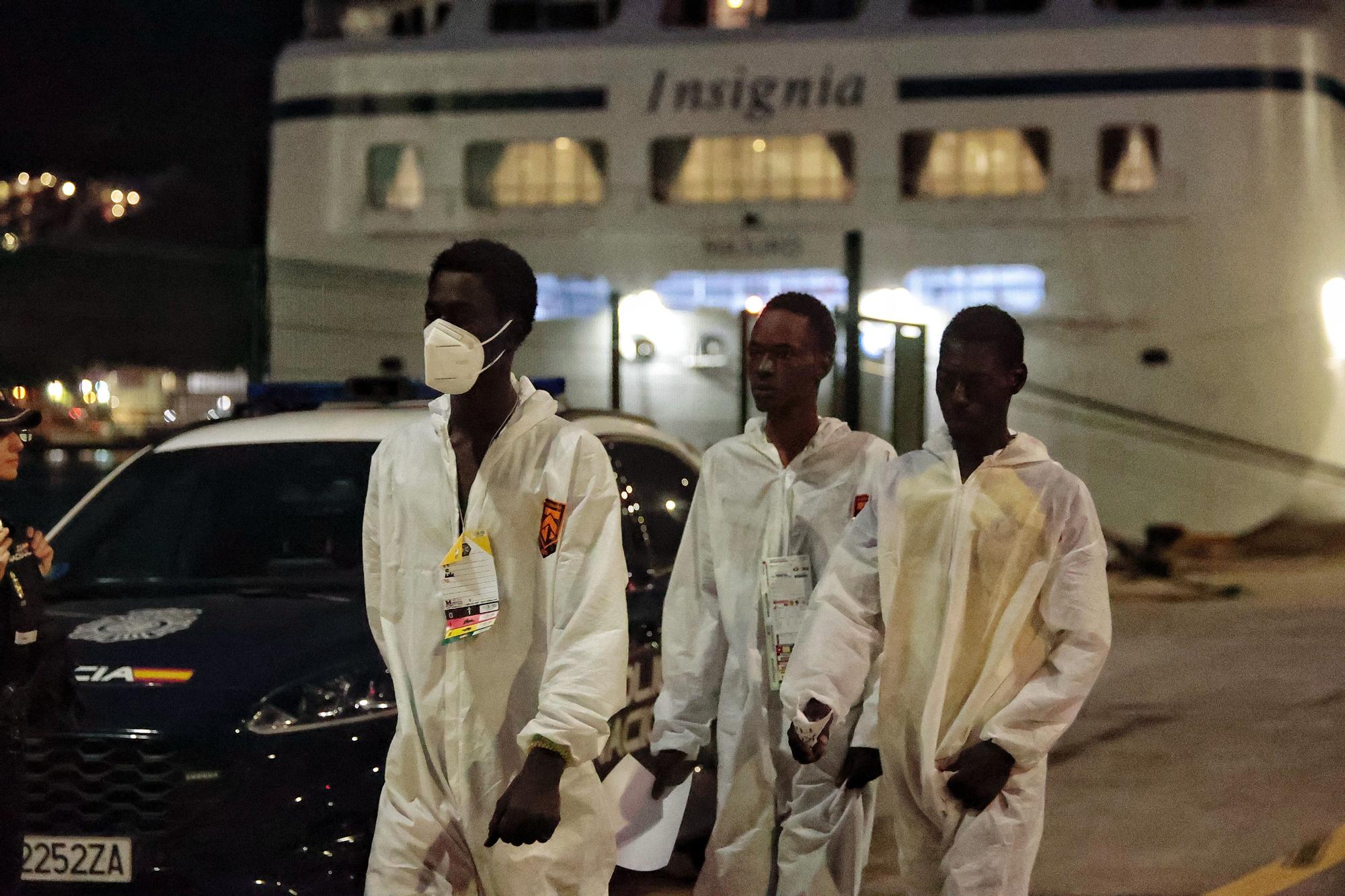 Llegada del Insigna II a Tenerife  que rescató migrantes