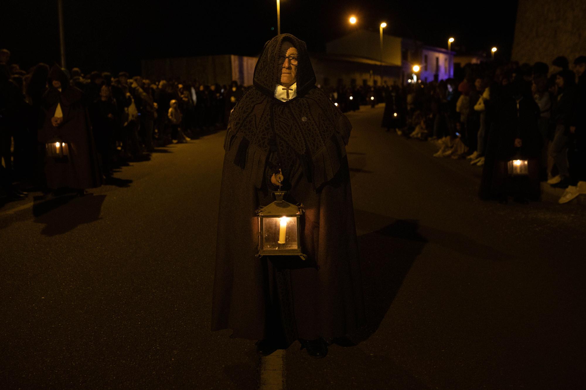 GALERIA | La procesión de las Capas Pardas en imágenes