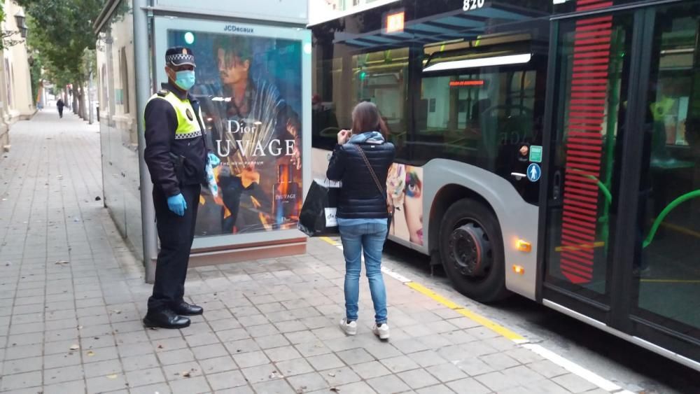 Reparto de mascarillas en Alicante